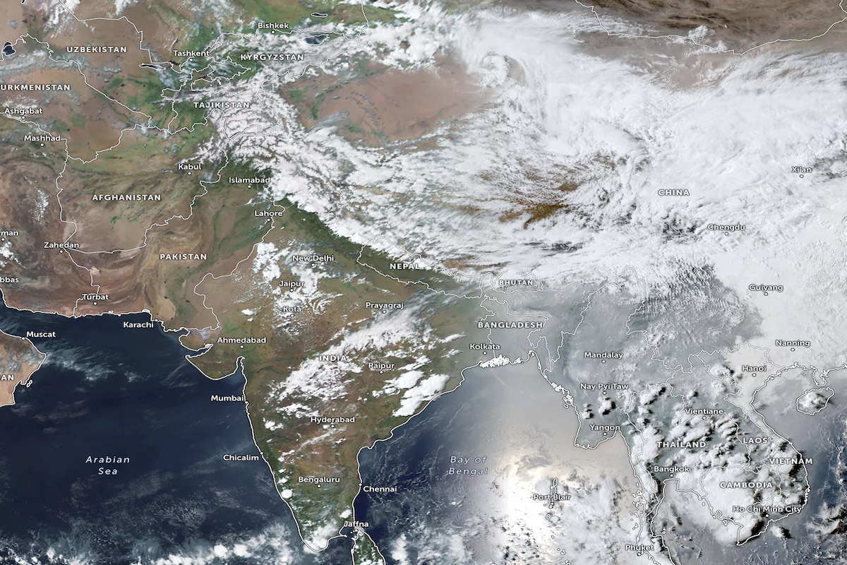 मानसून Haryana Rail Alert: हरियाणा में मौसम का मिजाज बदल रहा है। मौसम विज्ञान केंद्र चंडीगढ़ (IMD) ने राज्य के 7 जिलों में लू (Heatwave) को लेकर येलो अलर्ट जारी किया है। वहीं, प्रदेश के कई जिलों में आगामी दिनों में हल्की से मध्यम बारिश होने की संभावना है, जिससे भीषण गर्मी से कुछ राहत मिल सकती है।, Haryana Monsoon Update