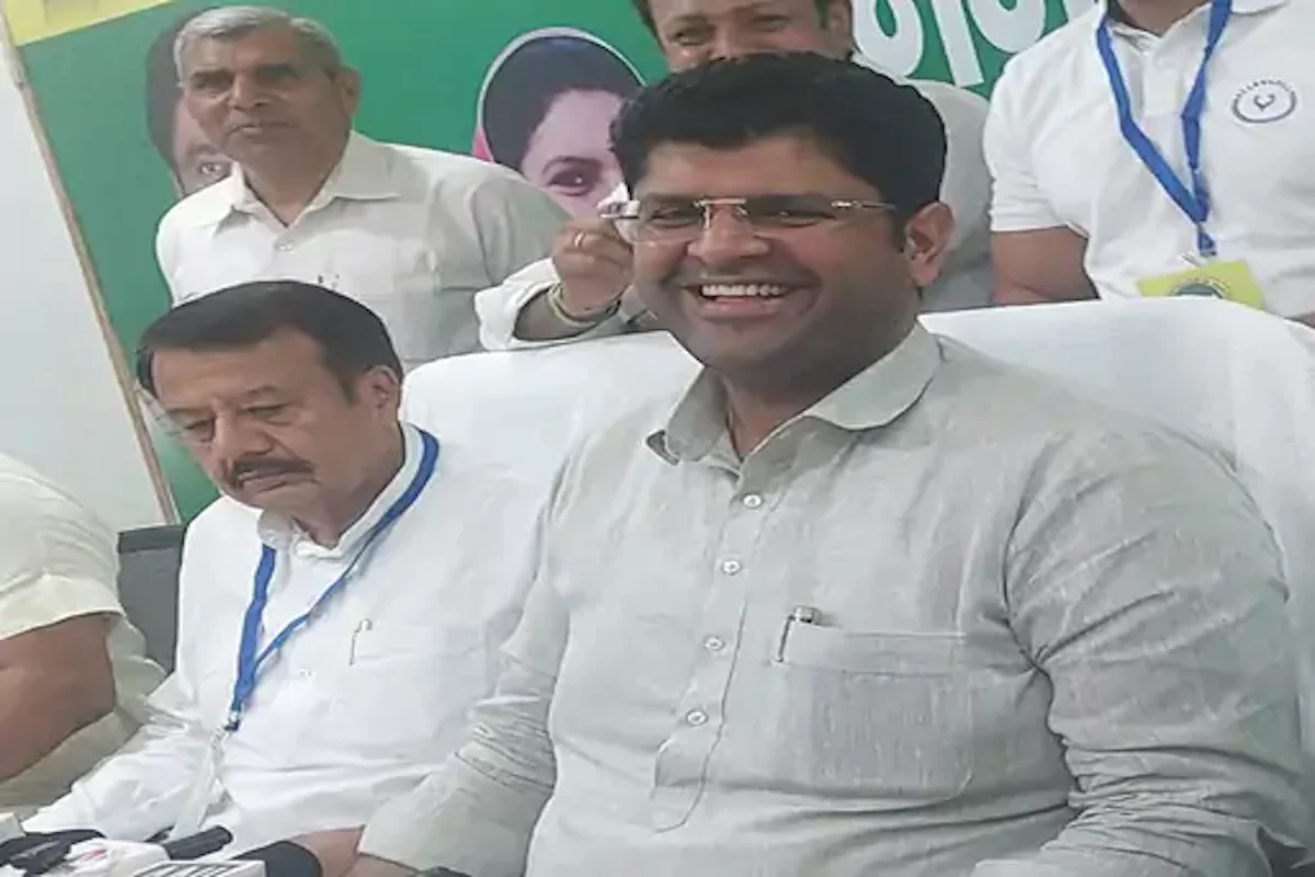 रोहतक में गरजे दुष्यंत चौटाला: भाजपा-कांग्रेस दोनों पर बोला तीखा हमला, बोले- गुंडों को सरकार की शह