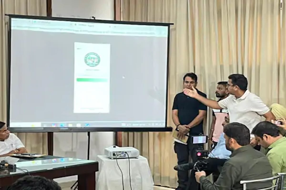 अभय चौटाला, INLD News, सम्मान दिवस रैली रोहतक, सेवक ऐप, हरियाणा राजनीति, भाजपा बनाम इनैलो, जजपा धोखा, हुड्डा बीजेपी, Haryana Political News, Devi Lal Jayanti