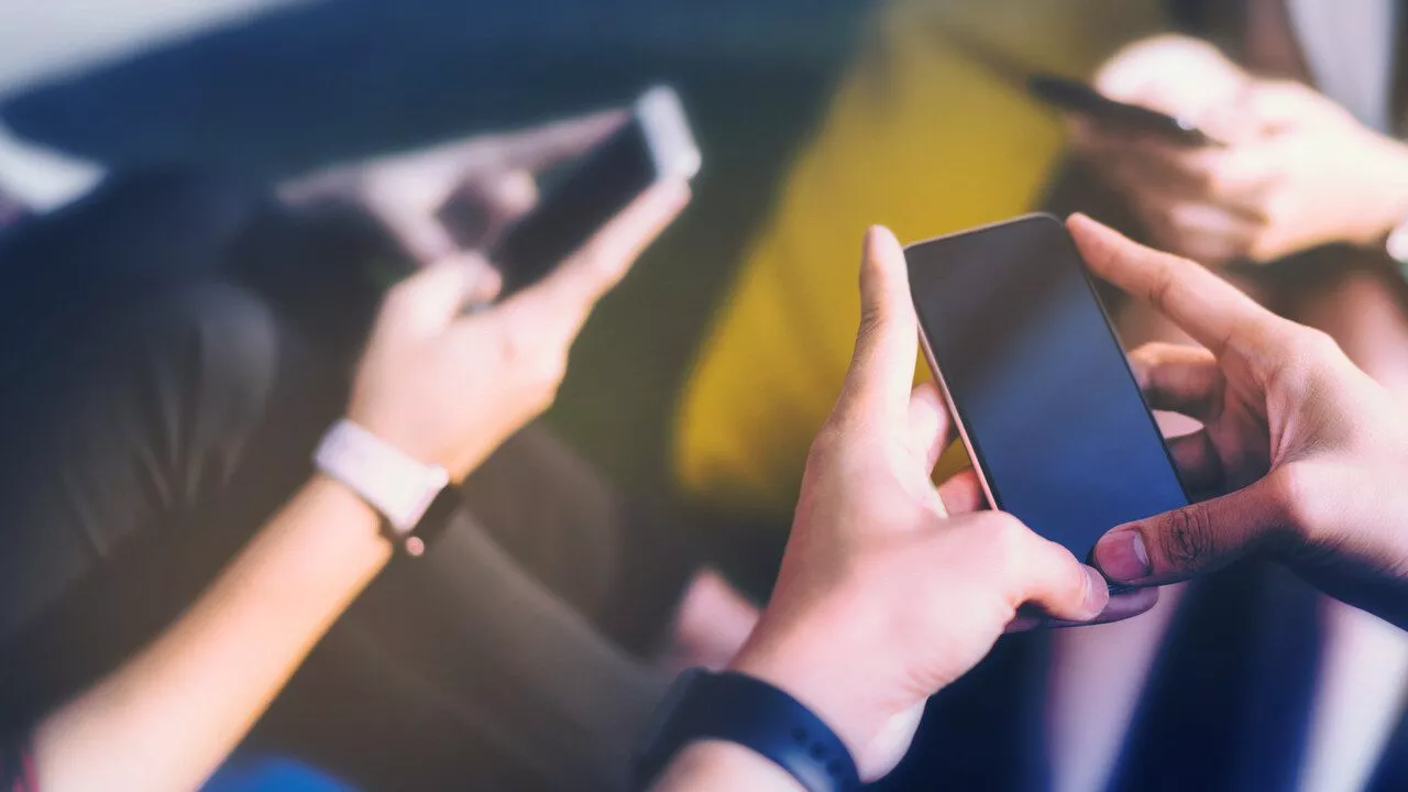 सोशल मीडिया पर अगर कर दी आपने ये गलती तो होगी सख़्त कार्रवाई, पुलिस की चेतावनी