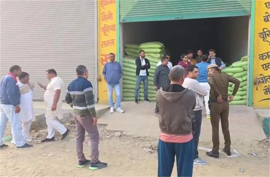 सोनीपत में सीएम प्लाइंग सरकारी खाद गोदाम पर छापा, यूरिया की अवैध सप्लाई का भंडाफोड़