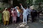 सोनीपत में किसान का अनोखा विरोध, कटड़े और भैंस को डीसी दफ्तर के गेट पर बांधकर प्रदर्शन 2 onipayt 2026 08 5b5ff97194755d8514ad446509a7fed1 1200x675