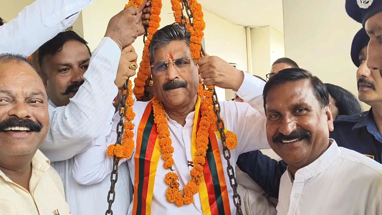 Haryana News सफाई कर्मचारियों की हड़ताल खत्म मंत्री कृष्ण बे 88908